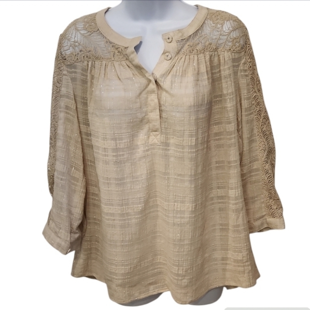 Coldwater Creek Cream Blouse with Three-Quarter Sleeves and Soft Textured Fabric